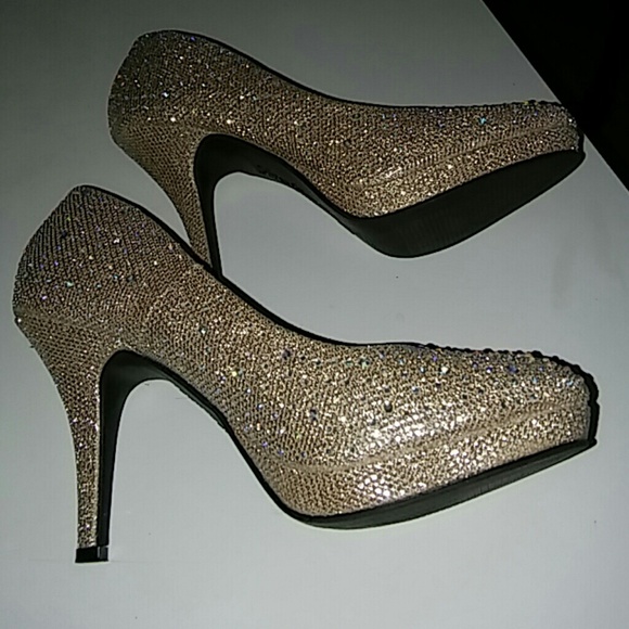 Shoes - Picture 2 of 8